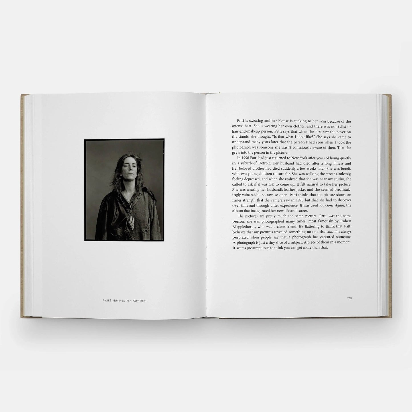 Annie Leibovitz at Work Revised Edition — Hardback